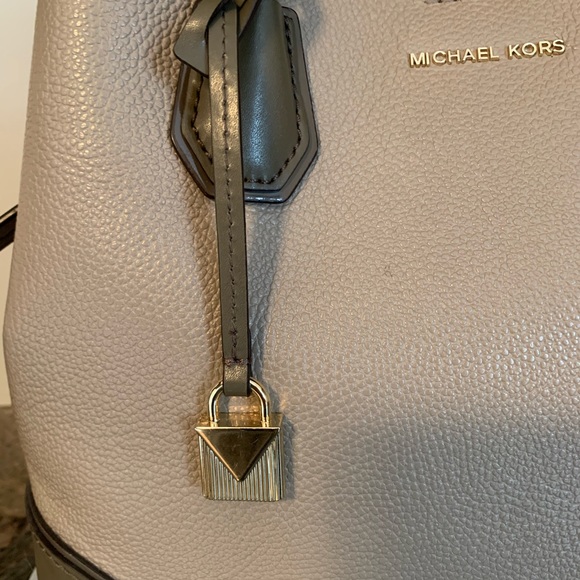 Michael Kors Purse - Picture 6 of 7